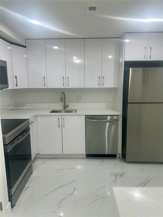 На продажу: $154,999 (2 спален, 2 ванн, 972 Квадратных фут)
