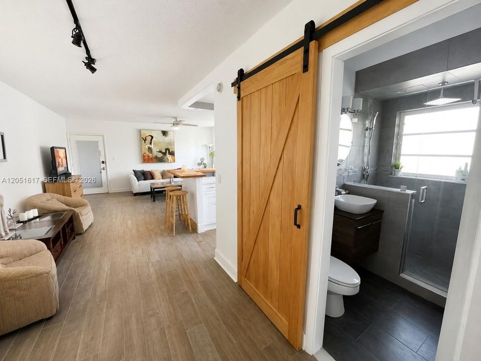 For Rent: $3,000 (2 beds, 1 baths, 792 Square Feet)