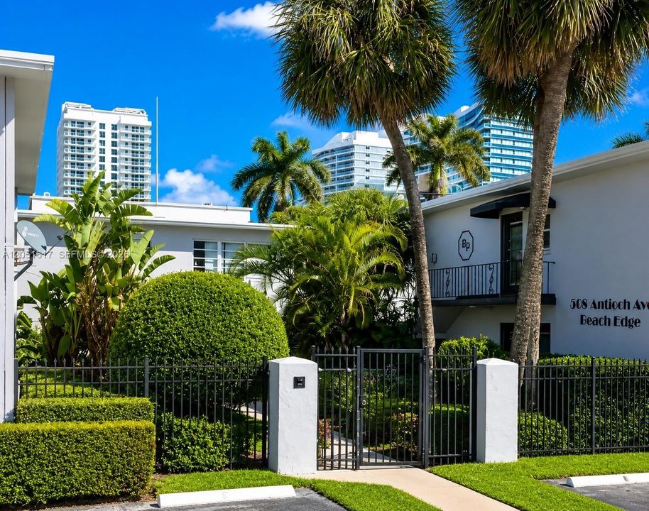 For Rent: $3,000 (2 beds, 1 baths, 792 Square Feet)