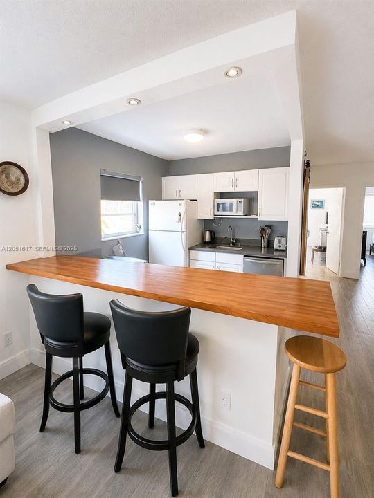 For Rent: $3,000 (2 beds, 1 baths, 792 Square Feet)