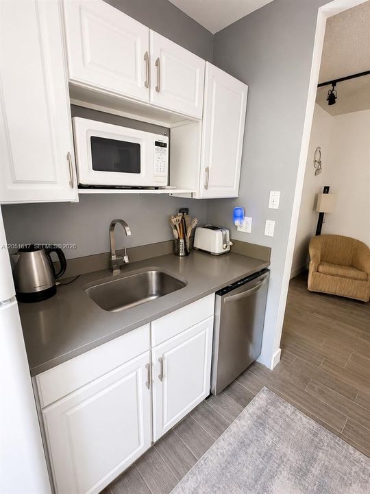 For Rent: $3,000 (2 beds, 1 baths, 792 Square Feet)