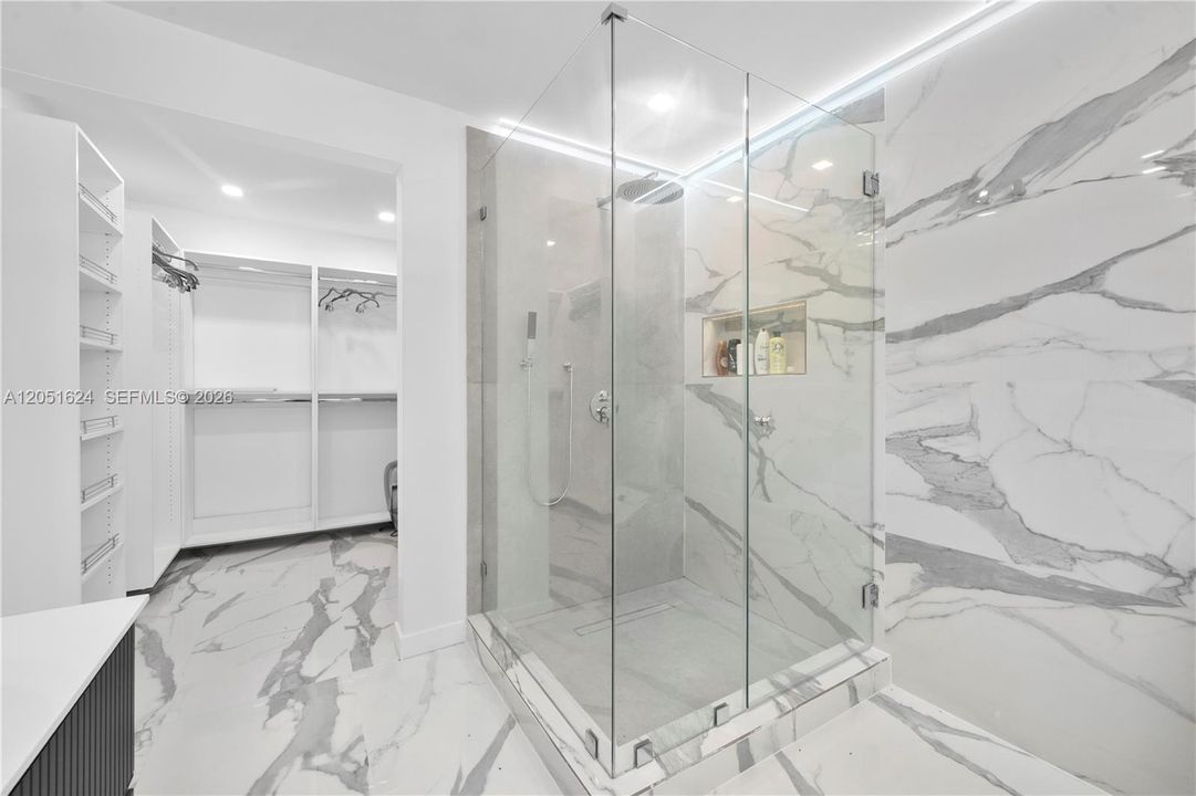 En Renta: $25,000 (4 camas, 3 baños, 2932 Pies cuadrados)