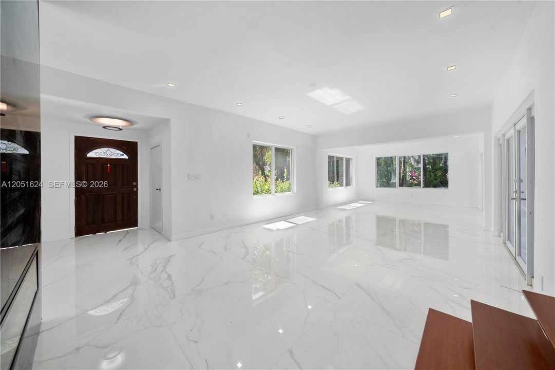 En Renta: $25,000 (4 camas, 3 baños, 2932 Pies cuadrados)