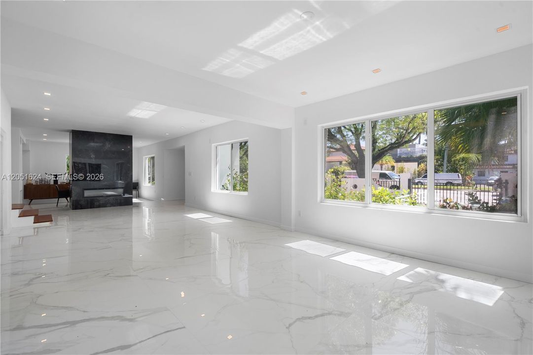En Renta: $25,000 (4 camas, 3 baños, 2932 Pies cuadrados)