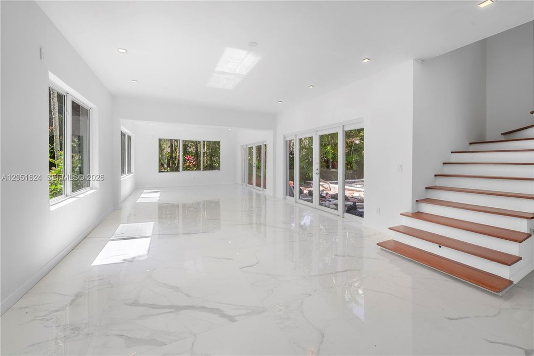 En Renta: $25,000 (4 camas, 3 baños, 2932 Pies cuadrados)
