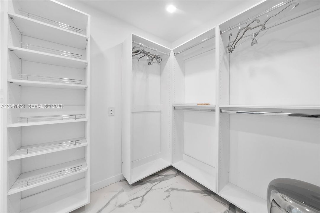 En Renta: $25,000 (4 camas, 3 baños, 2932 Pies cuadrados)