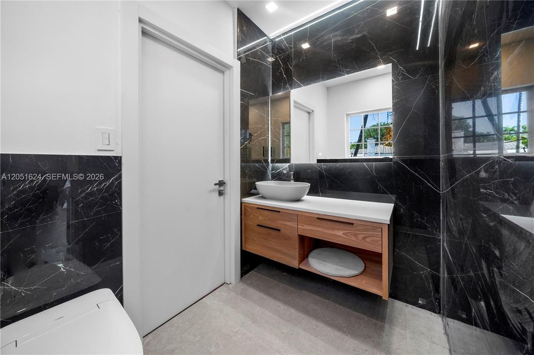 En Renta: $25,000 (4 camas, 3 baños, 2932 Pies cuadrados)