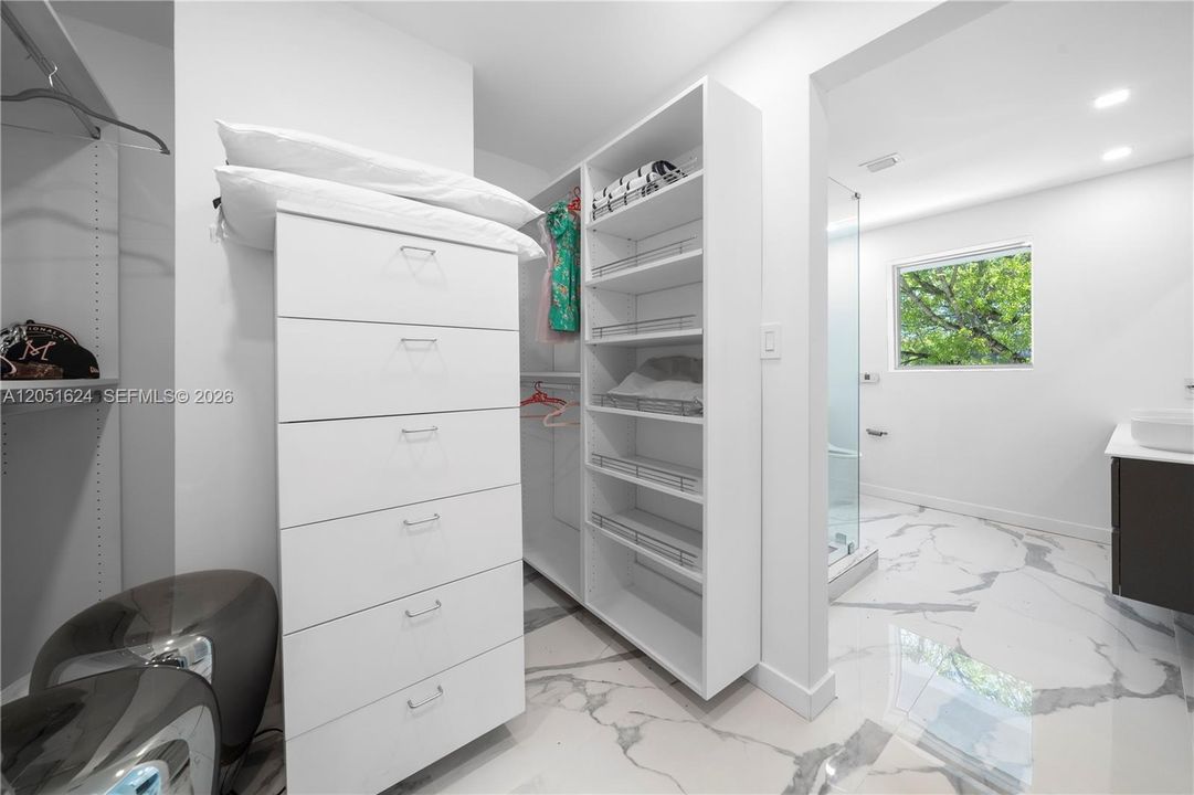En Renta: $25,000 (4 camas, 3 baños, 2932 Pies cuadrados)