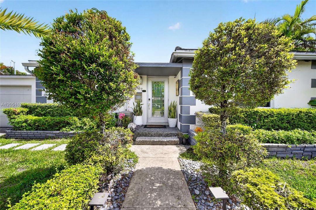 For Sale: $1,195,000 (3 beds, 2 baths, 0 Square Feet)