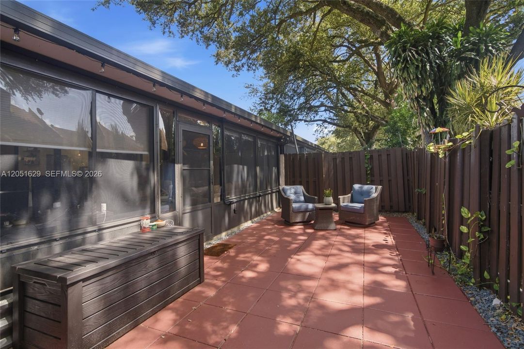 For Sale: $455,000 (2 beds, 2 baths, 1168 Square Feet)