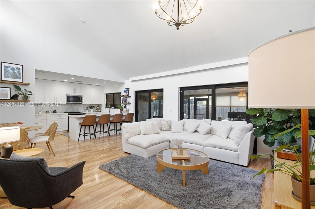 For Sale: $455,000 (2 beds, 2 baths, 1168 Square Feet)