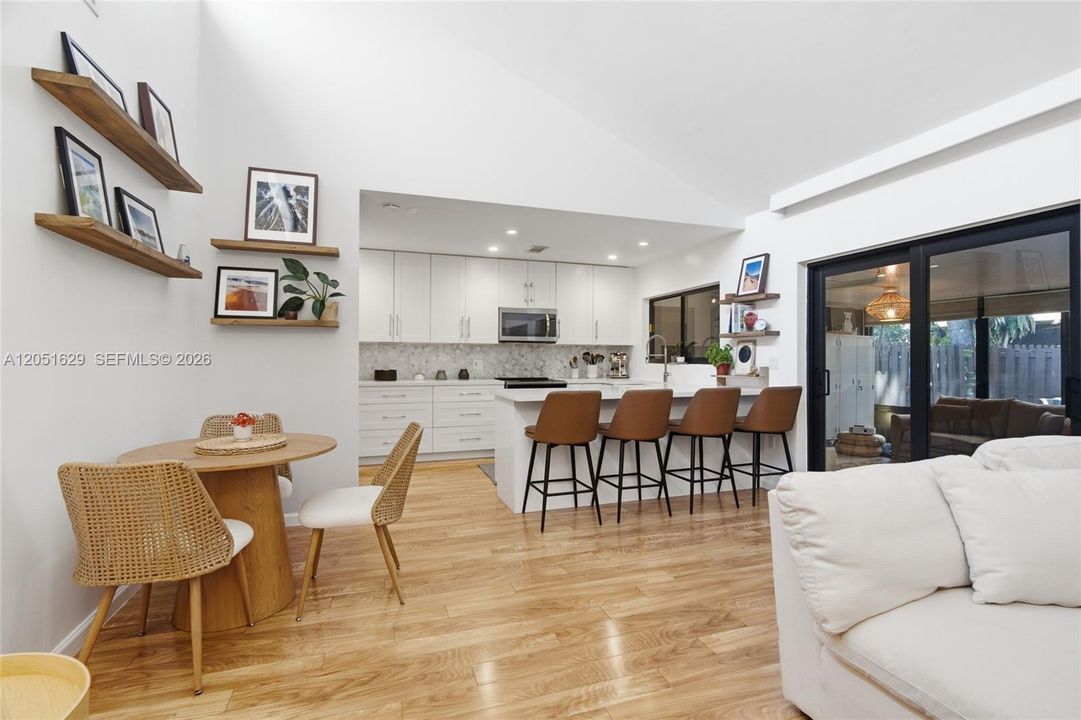 For Sale: $455,000 (2 beds, 2 baths, 1168 Square Feet)