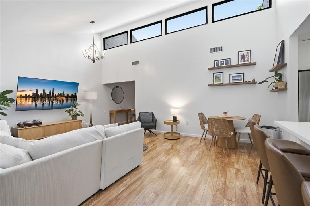 For Sale: $455,000 (2 beds, 2 baths, 1168 Square Feet)