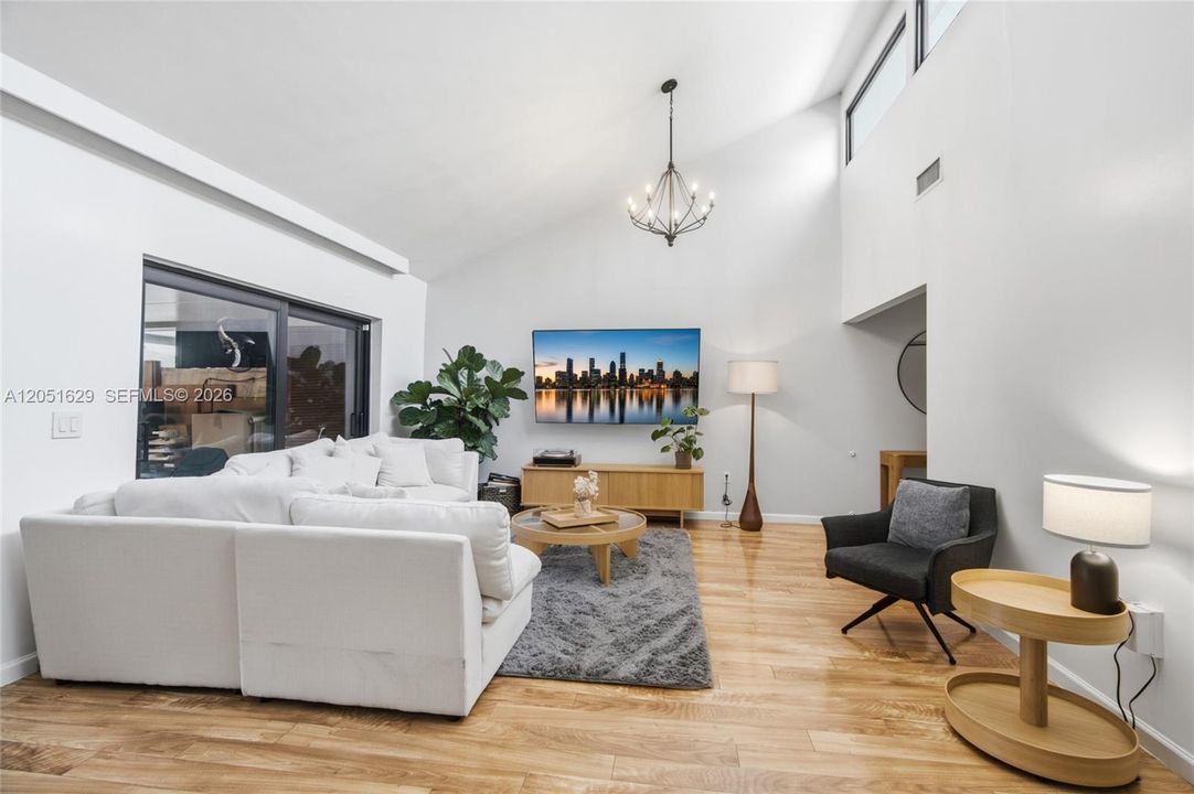 For Sale: $455,000 (2 beds, 2 baths, 1168 Square Feet)