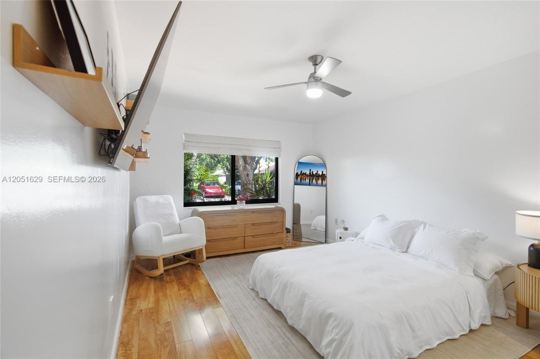 For Sale: $455,000 (2 beds, 2 baths, 1168 Square Feet)