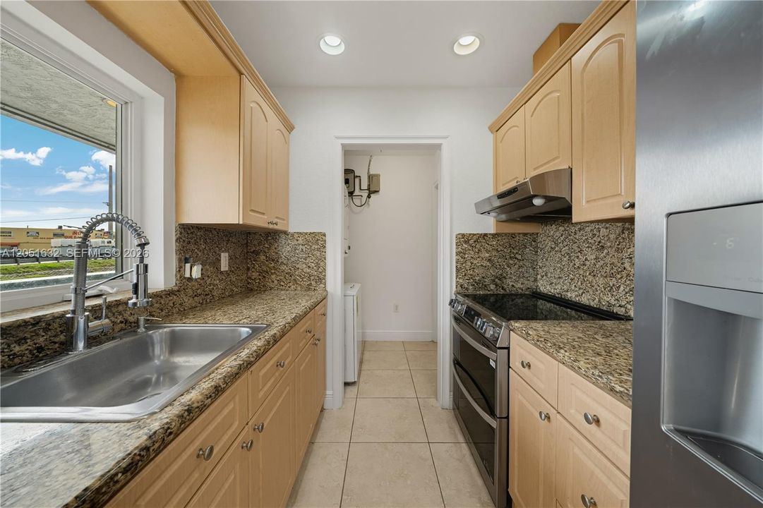 For Rent: $3,000 (3 beds, 1 baths, 1611 Square Feet)