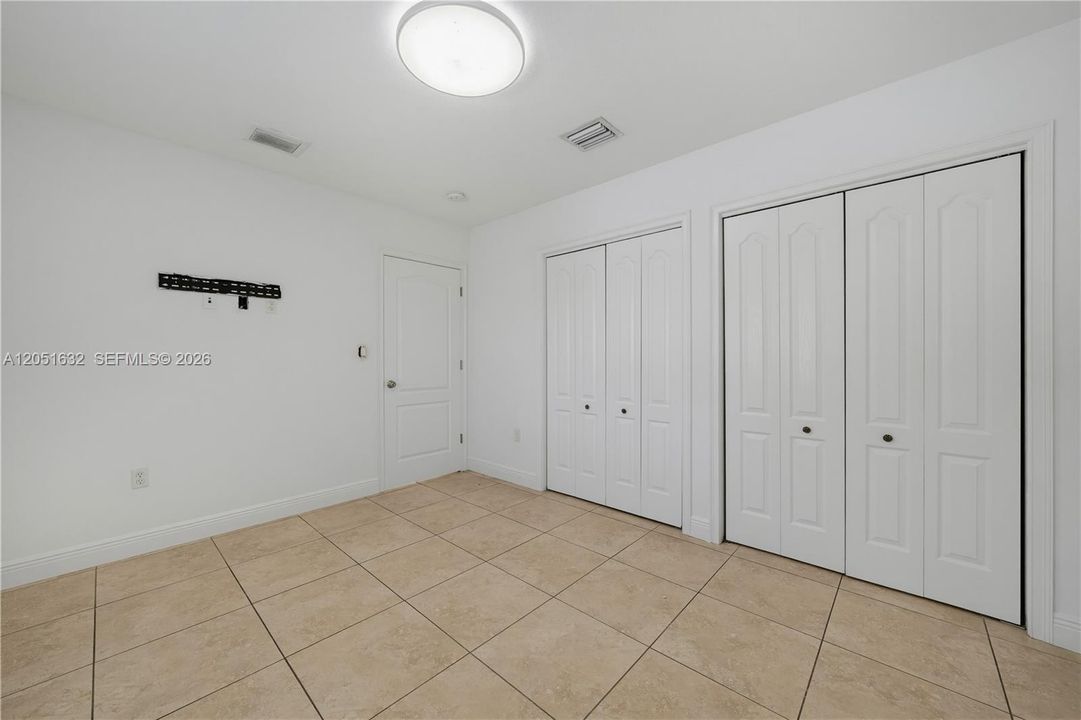 For Rent: $3,000 (3 beds, 1 baths, 1611 Square Feet)