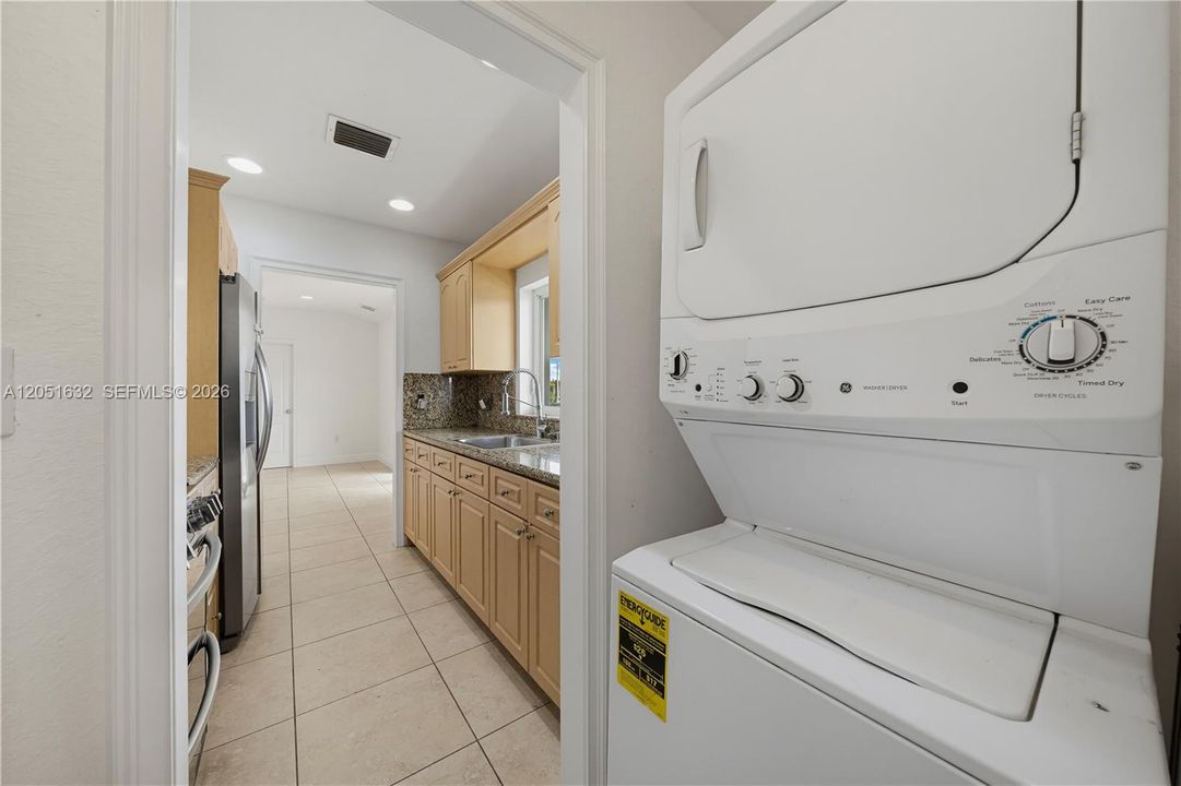 For Rent: $3,000 (3 beds, 1 baths, 1611 Square Feet)