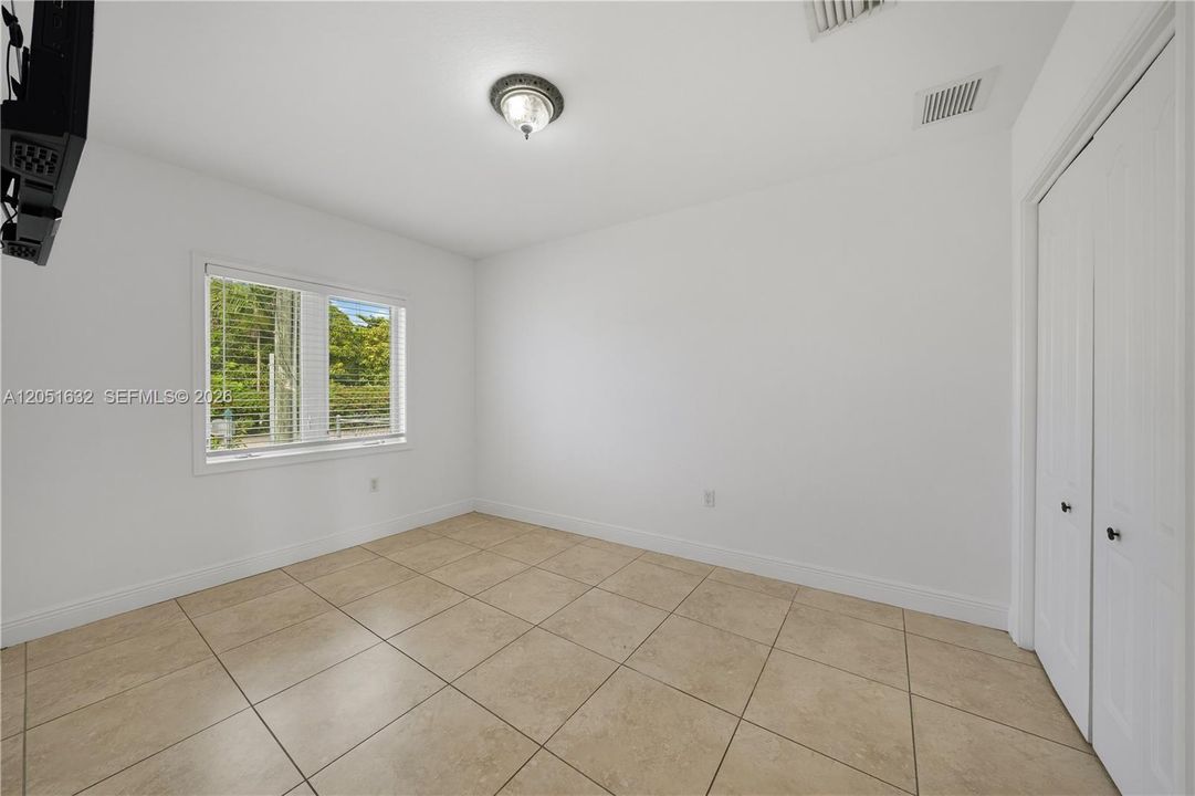 For Rent: $3,000 (3 beds, 1 baths, 1611 Square Feet)