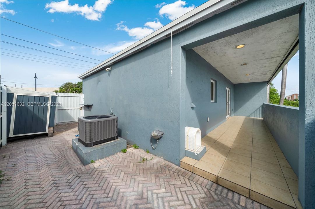 For Rent: $3,000 (3 beds, 1 baths, 1611 Square Feet)