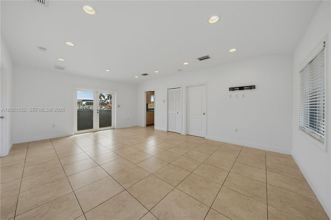 For Rent: $3,000 (3 beds, 1 baths, 1611 Square Feet)