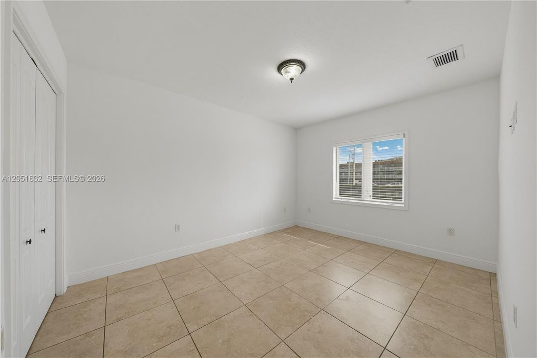For Rent: $3,000 (3 beds, 1 baths, 1611 Square Feet)