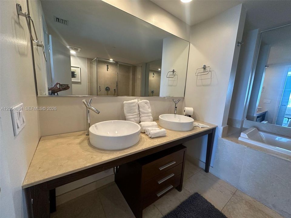 For Sale: $1,149,000 (2 beds, 2 baths, 1459 Square Feet)