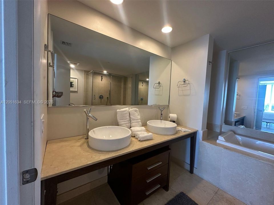 For Sale: $1,149,000 (2 beds, 2 baths, 1459 Square Feet)