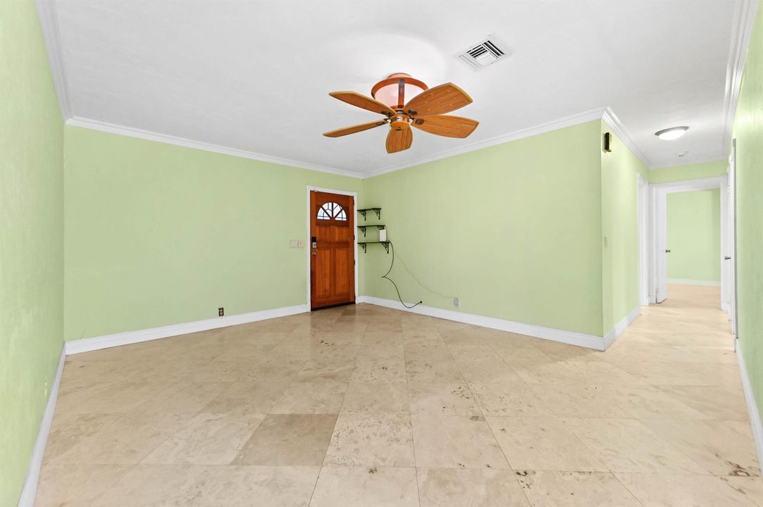 06 Living Room 02