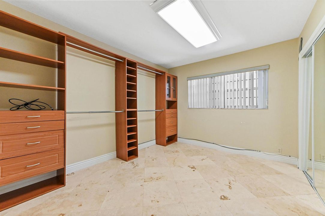 16 Bedroom 01
