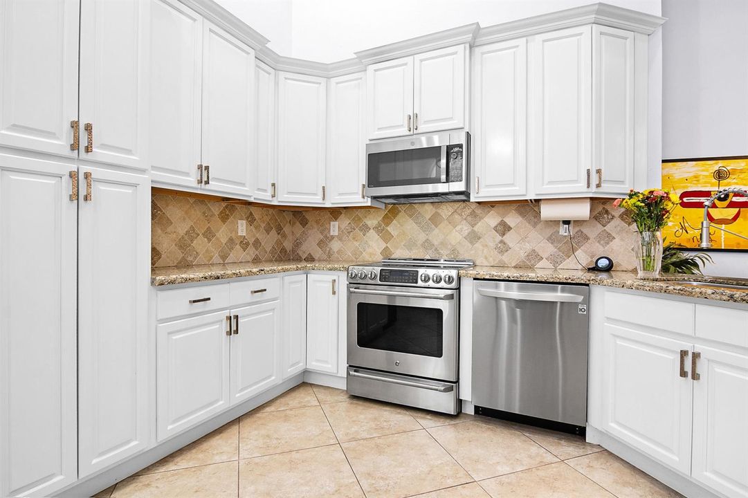 2102 Mahogany Way_017