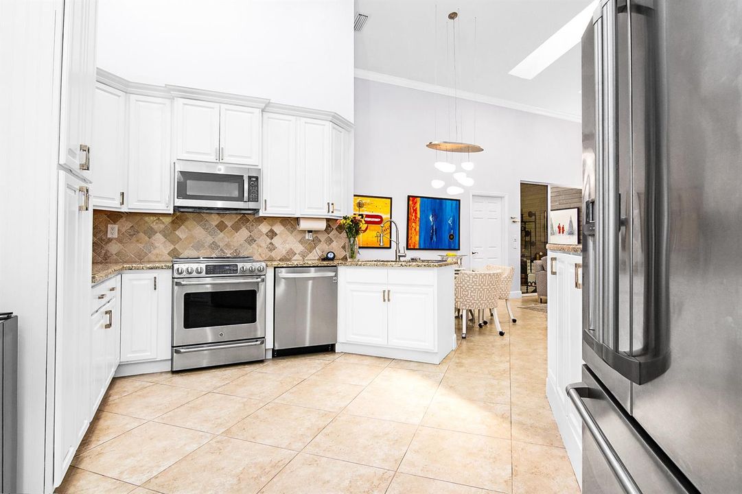 2102 Mahogany Way_016