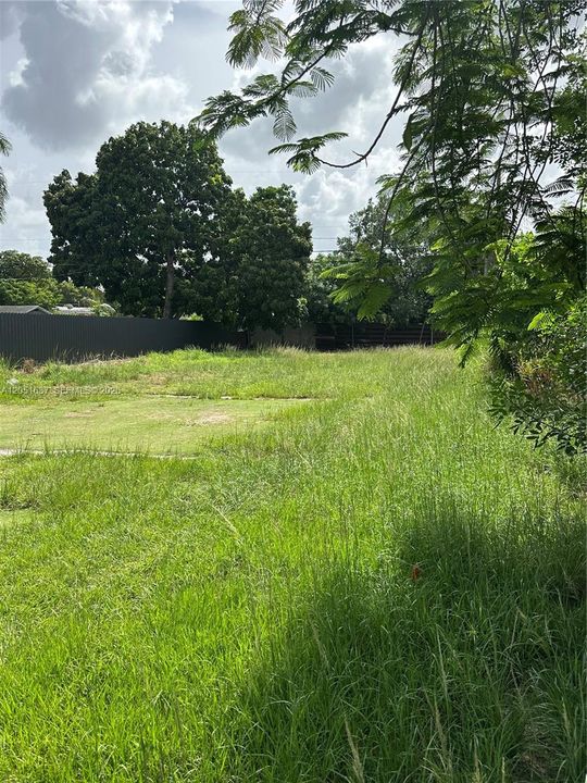 На продажу: $174,900 (0.16 acres)