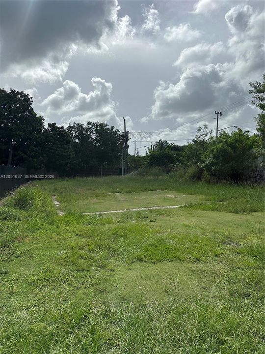 На продажу: $174,900 (0.16 acres)