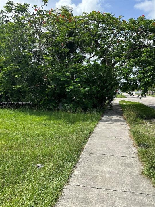 На продажу: $174,900 (0.16 acres)