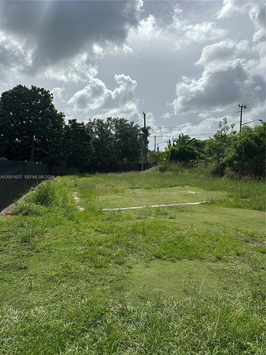 На продажу: $174,900 (0.16 acres)