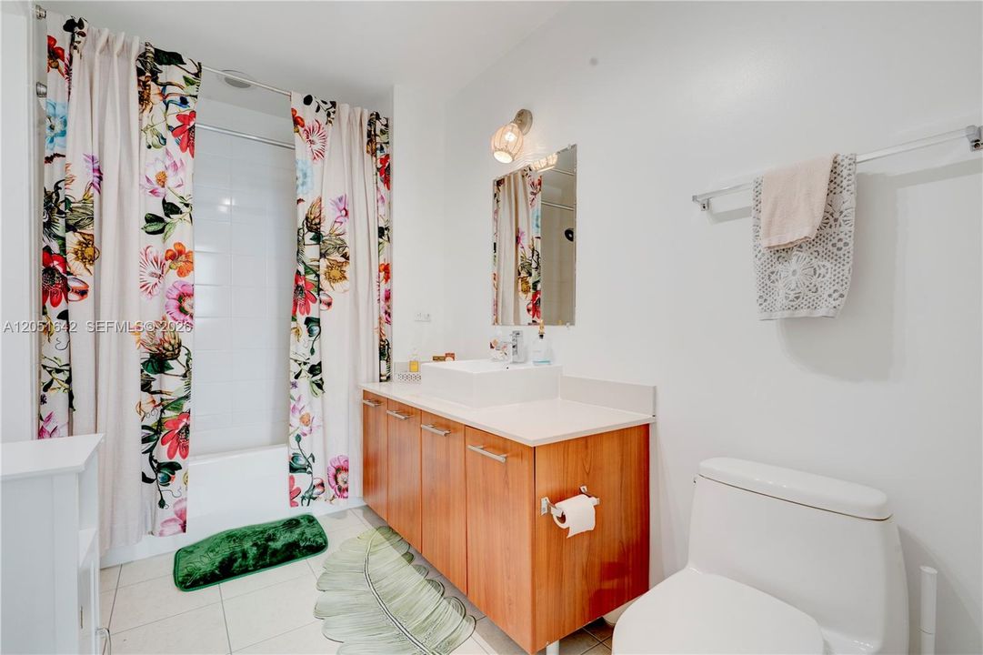 For Sale: $750,000 (2 beds, 2 baths, 1142 Square Feet)