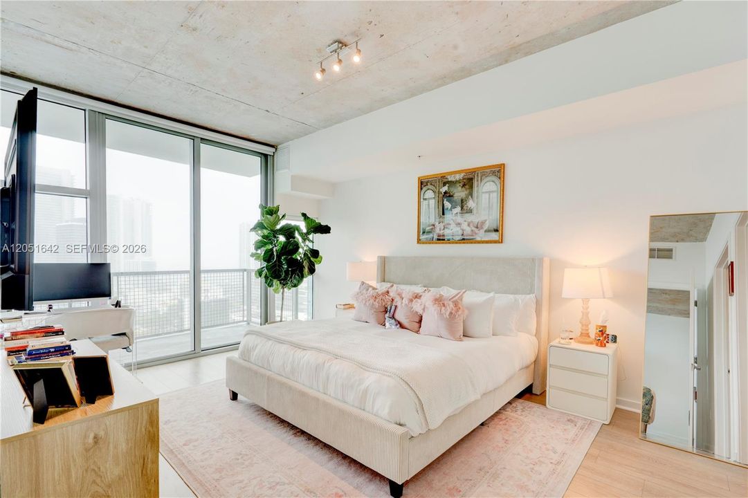 For Sale: $750,000 (2 beds, 2 baths, 1142 Square Feet)