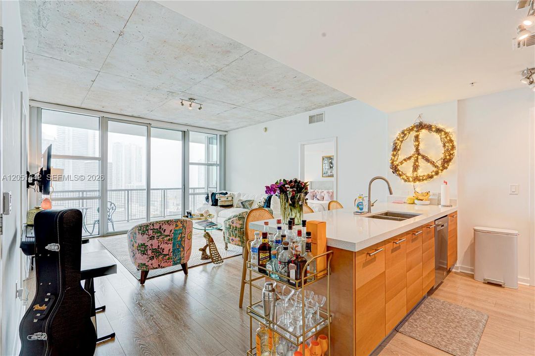 For Sale: $750,000 (2 beds, 2 baths, 1142 Square Feet)