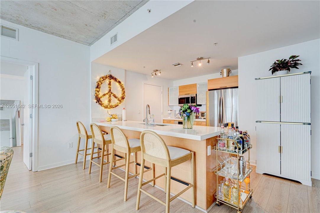 For Sale: $750,000 (2 beds, 2 baths, 1142 Square Feet)