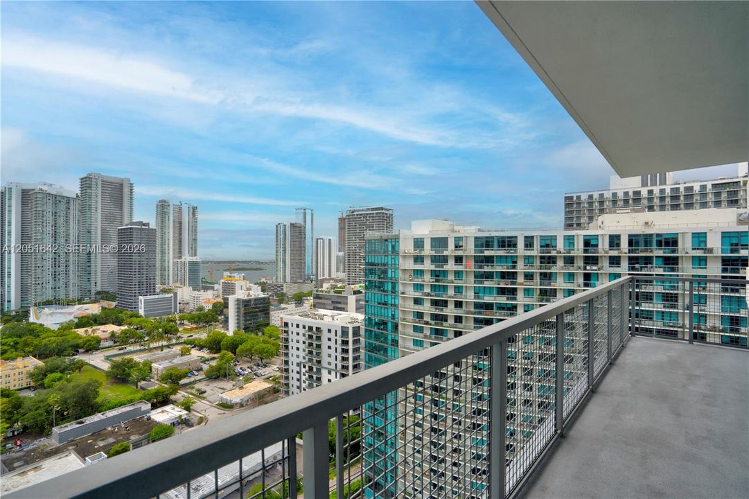 For Sale: $750,000 (2 beds, 2 baths, 1142 Square Feet)