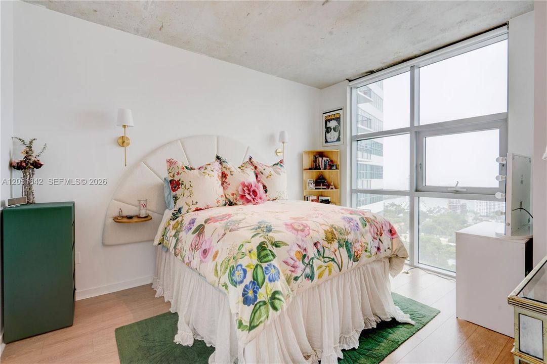 For Sale: $750,000 (2 beds, 2 baths, 1142 Square Feet)
