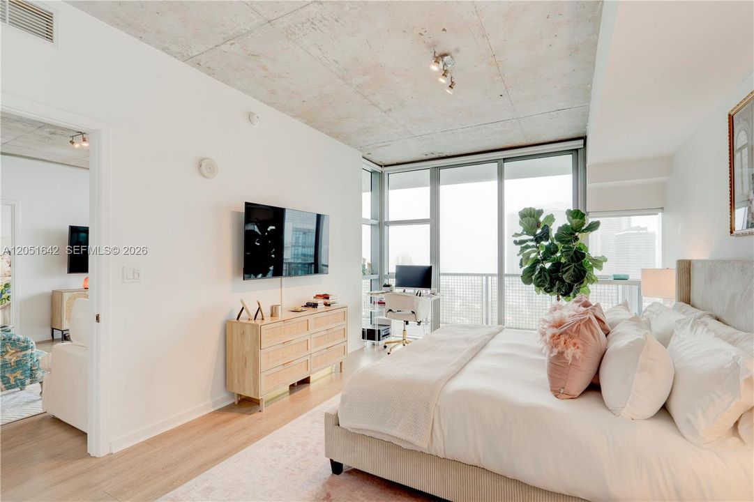 For Sale: $750,000 (2 beds, 2 baths, 1142 Square Feet)