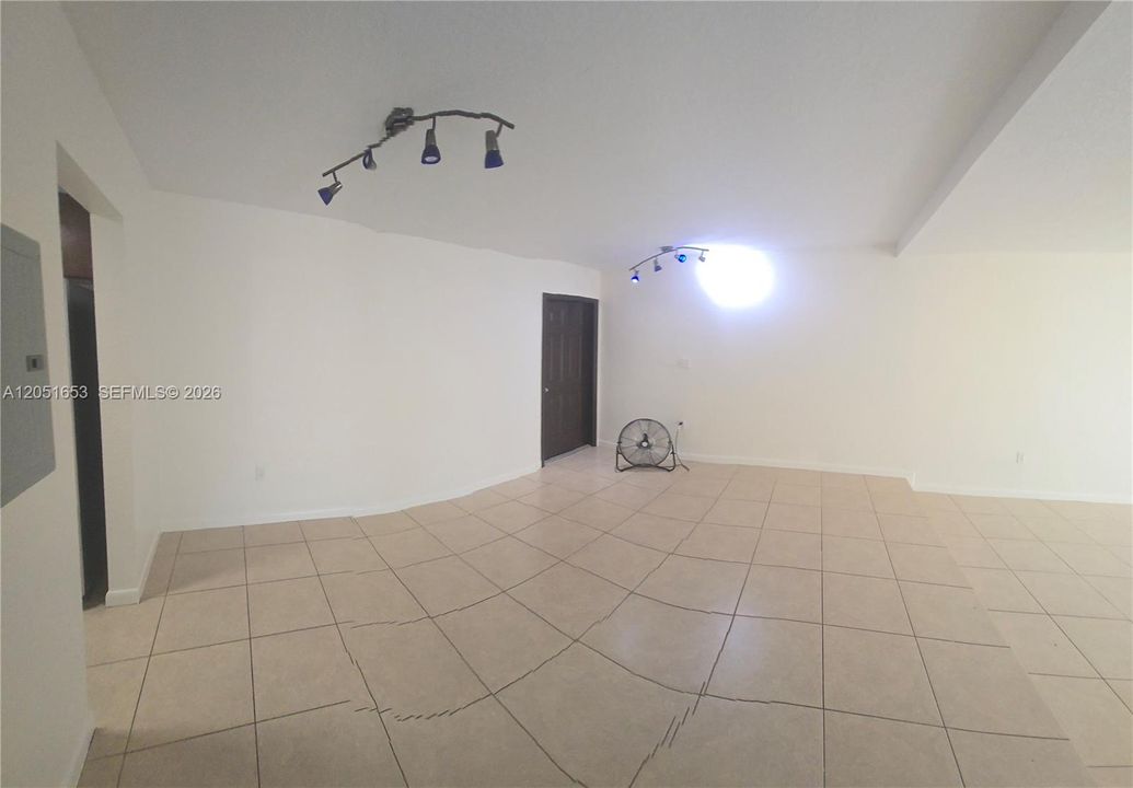 В аренду: $2,000 (1 спален, 1 ванн, 800 Квадратных фут)
