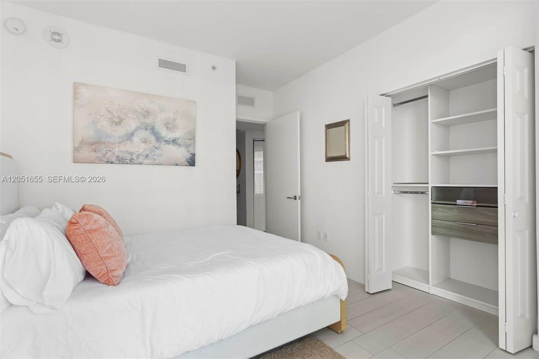 For Sale: $998,000 (3 beds, 2 baths, 1154 Square Feet)