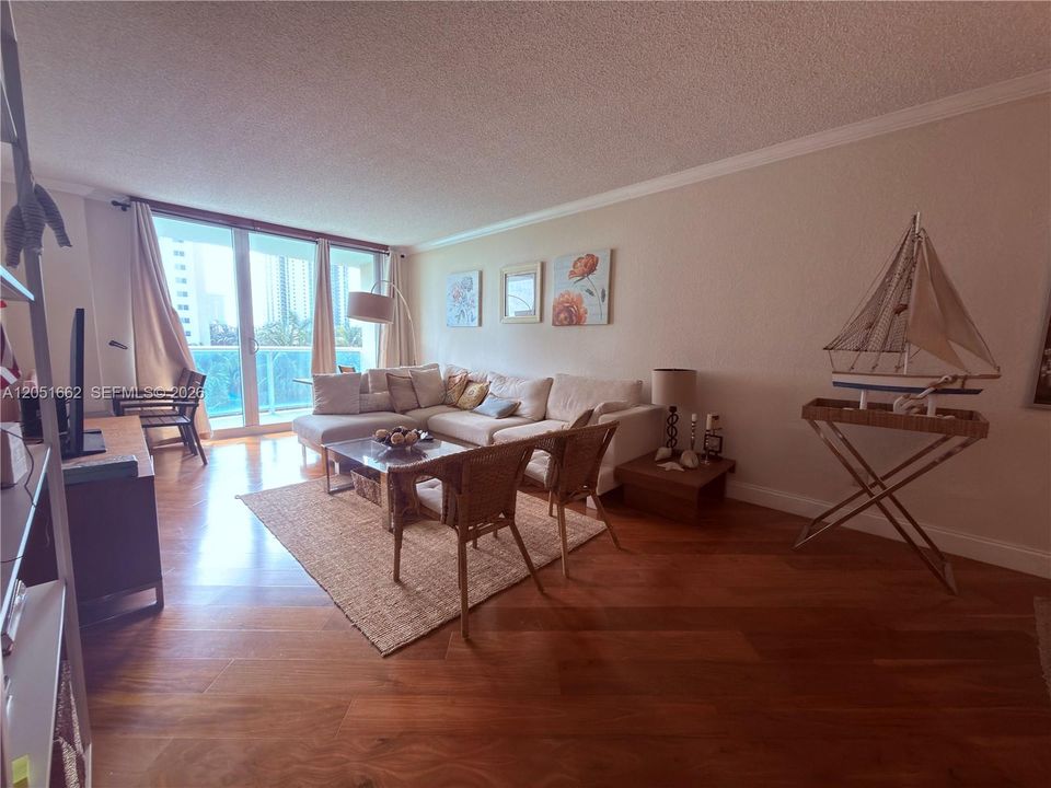 For Sale: $420,000 (2 beds, 2 baths, 1505 Square Feet)