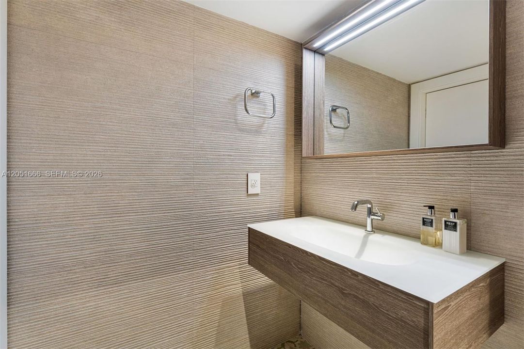 En Venta: $2,990,000 (3 camas, 2 baños, 1930 Pies cuadrados)