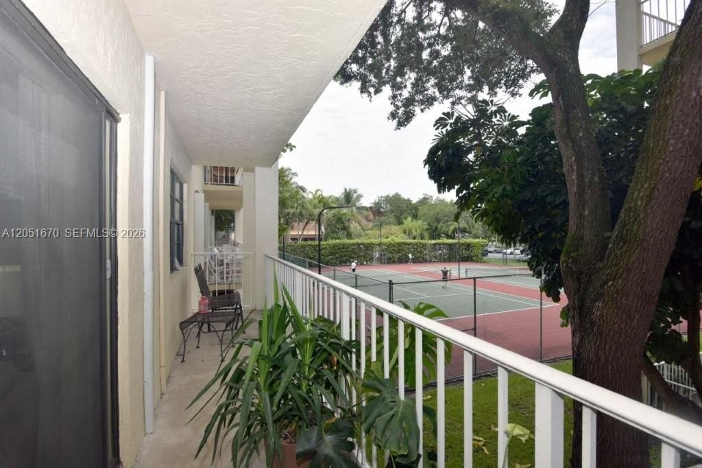 For Rent: $2,400 (2 beds, 2 baths, 968 Square Feet)