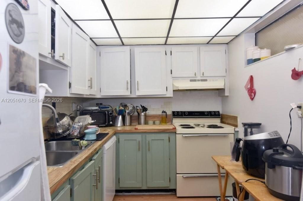 For Rent: $2,400 (2 beds, 2 baths, 968 Square Feet)