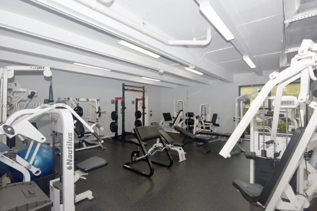 For Rent: $2,400 (2 beds, 2 baths, 968 Square Feet)